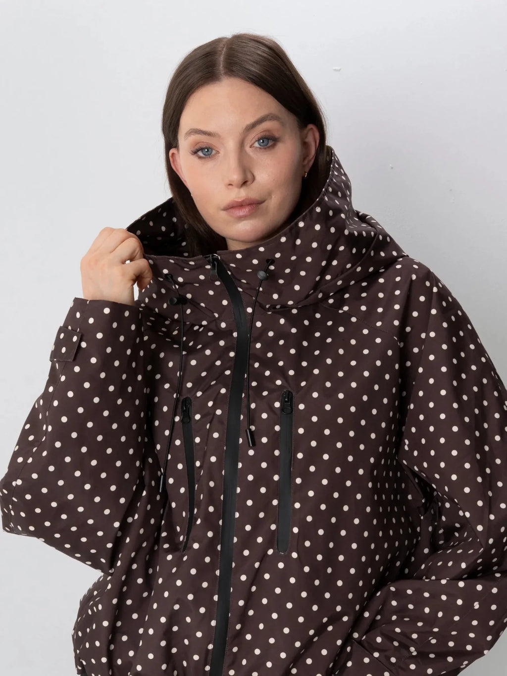 Chaqueta Impermeable Lunares Marrón