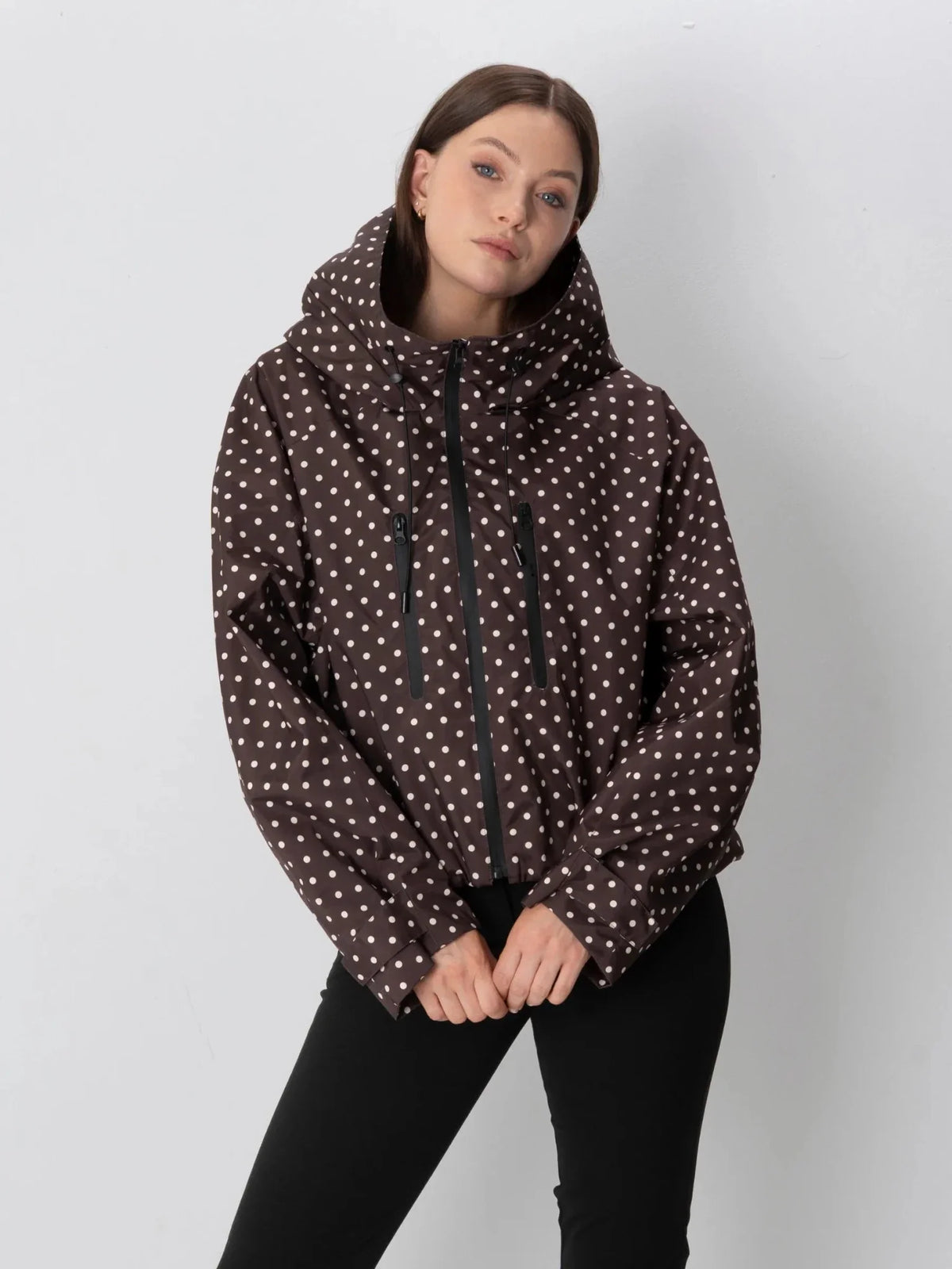 Chaqueta Impermeable Lunares Marrón
