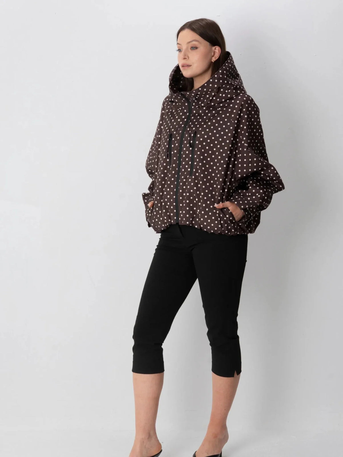 Chaqueta Impermeable Lunares Marrón