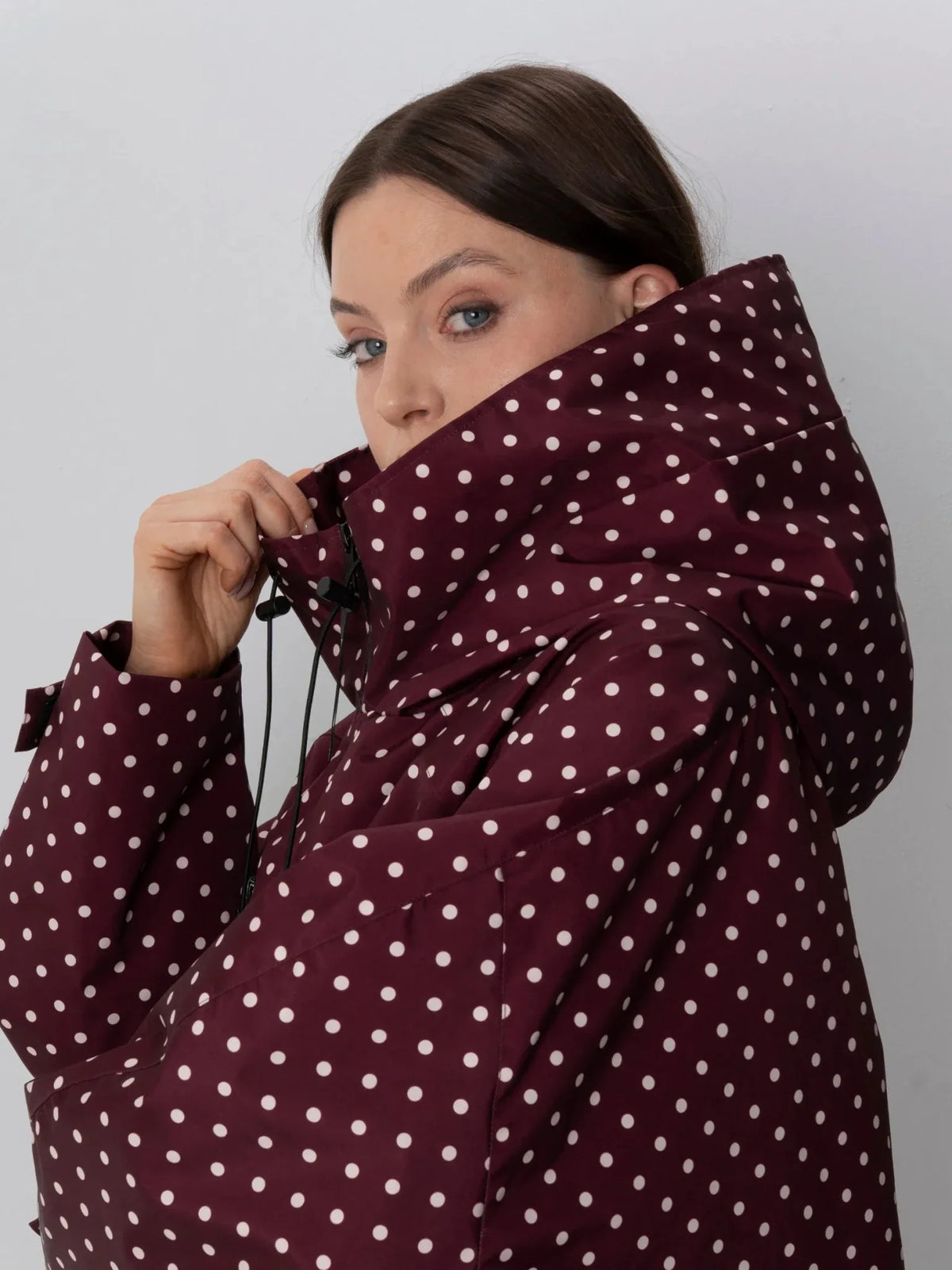Chaqueta Impermeable Lunares Rojo