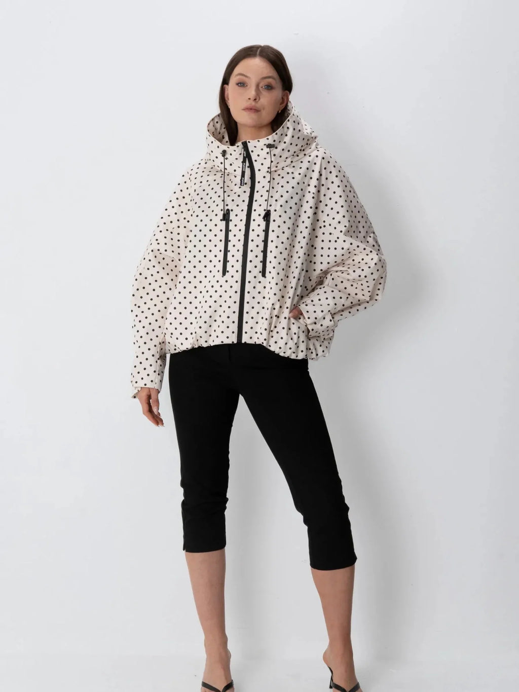 Chaqueta Impermeable Lunares Blanco