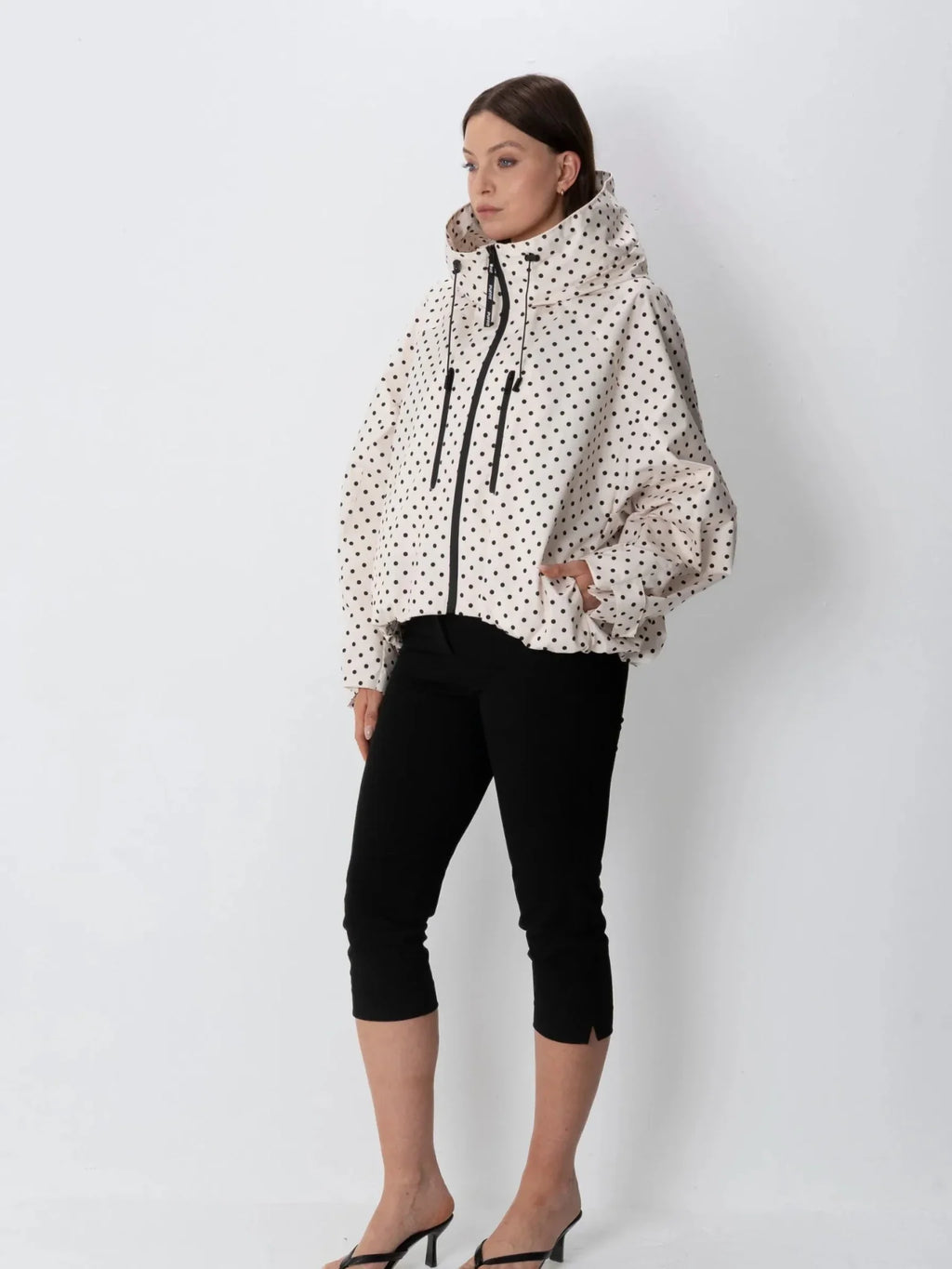 Chaqueta Impermeable Lunares Blanco